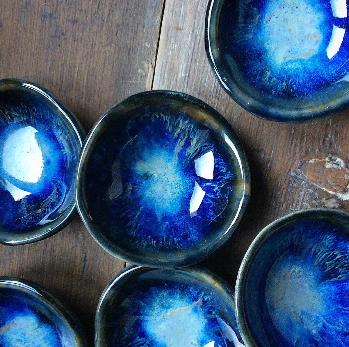 _gxdesigns's tweet photo. Spice pots or for bits and bobs
#lovepottery #clay #ceramics #keramika #glaze #blue #bohochic #pots #pinchpot #spice #mudmaker #homedecor #rustic #pottery #craftsposure #madeinderbyshire #buyhandmade #etsy #gxdesigns https://t.co/hEVdSQJ9y0