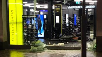 BBCLookNorth's tweet image. This was the scene at JD Sports in Sheffield a little earlier after a car smashed into it in the early hours of this morning, leaving the store "trashed": bbc.in/2CiOYk1