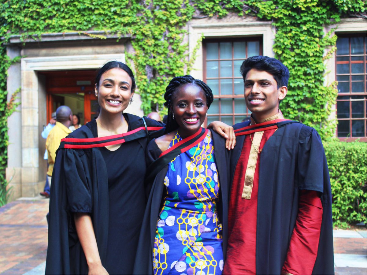 VernacNews's tweet photo. GALLERY: UCT Graduation, 14 Dec (1/4) #UCTGrad2018 https://t.co/MTu1mPLKsh