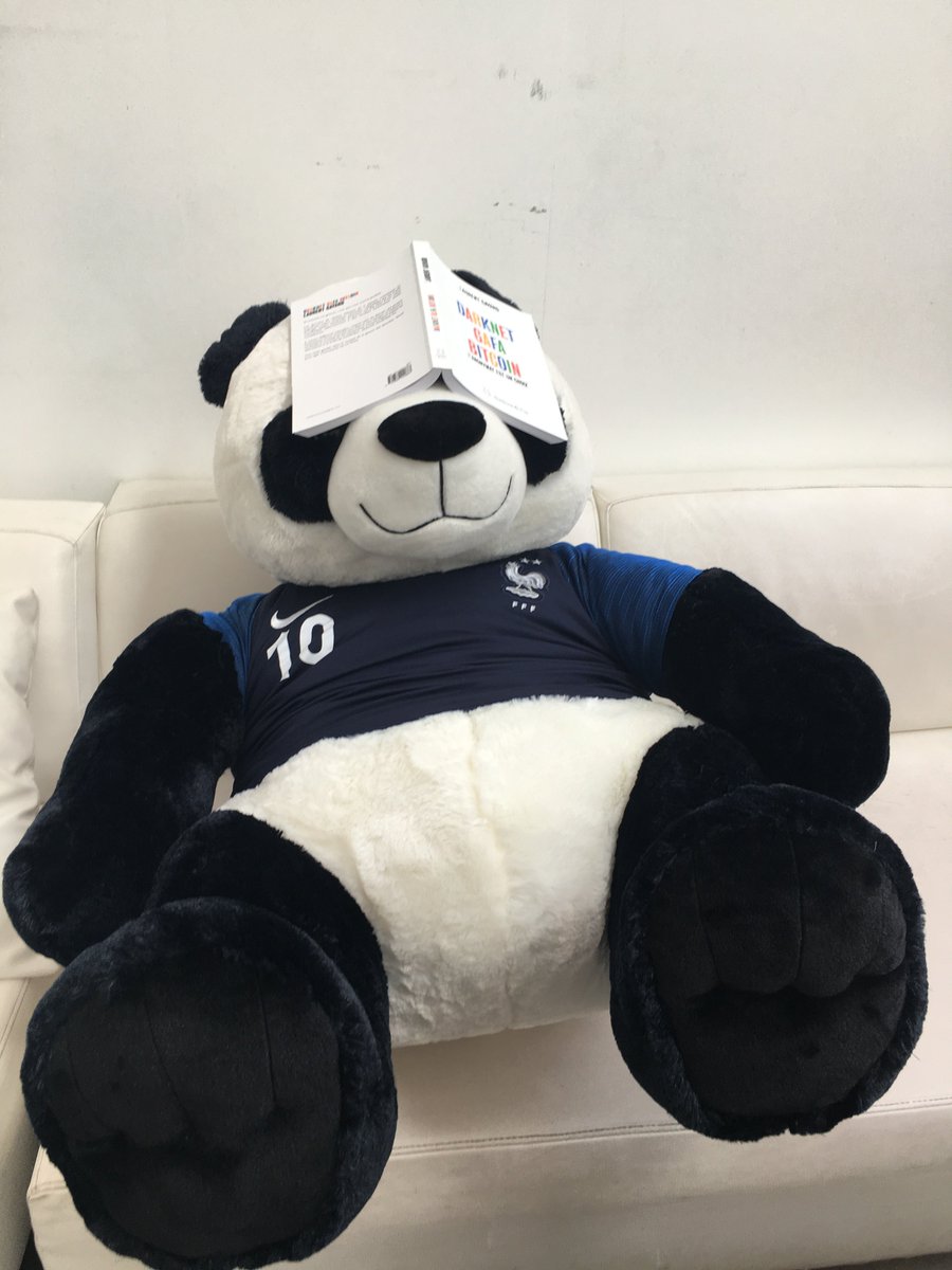 LaPandasse's tweet photo. Ceci n'est pas une sieste. C'est un brainstorming en solo pour mieux challenger the future et s'auto-leverager. #DisruptionByLaPandasse https://t.co/BTHteIXUvs