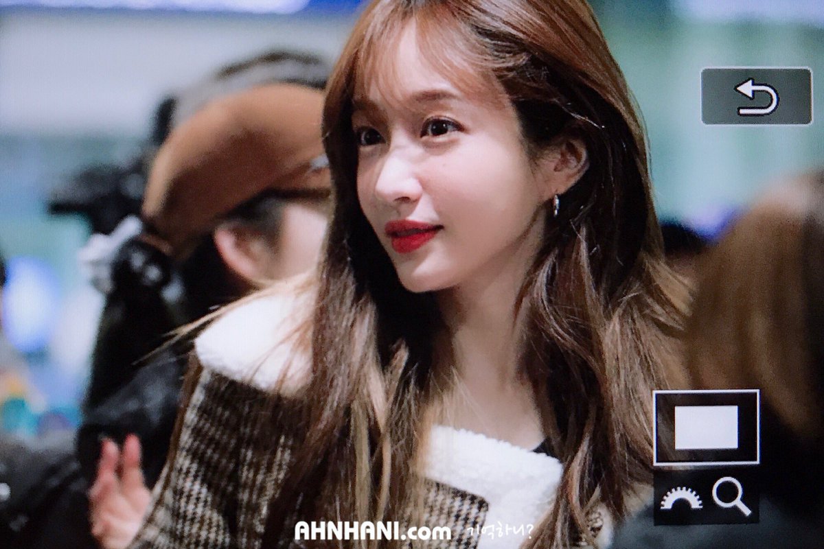 rememberahnhani's tweet image. 으앙 이뻐 😍
희죽이 하멍뭉 귀여워 ㅋㅋㅋ
181217 인천공항 입국 프리뷰
#기억하니?
#EXID (@EXIDofficial)
#하니 #Hani #안희연