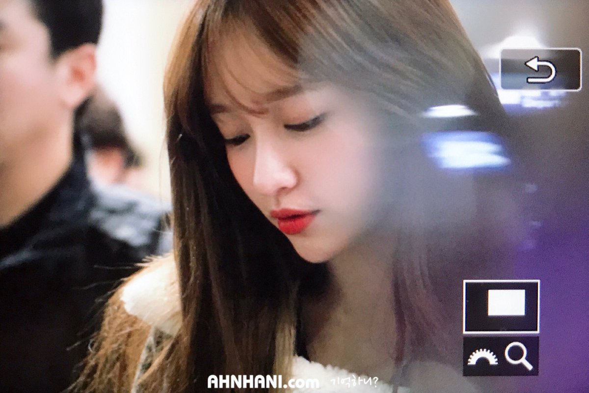 rememberahnhani's tweet image. 으앙 이뻐 😍
희죽이 하멍뭉 귀여워 ㅋㅋㅋ
181217 인천공항 입국 프리뷰
#기억하니?
#EXID (@EXIDofficial)
#하니 #Hani #안희연
