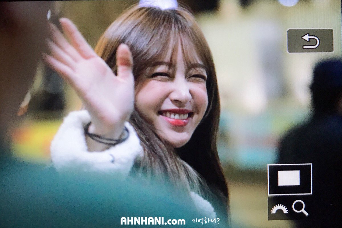 rememberahnhani's tweet image. 으앙 이뻐 😍
희죽이 하멍뭉 귀여워 ㅋㅋㅋ
181217 인천공항 입국 프리뷰
#기억하니?
#EXID (@EXIDofficial)
#하니 #Hani #안희연
