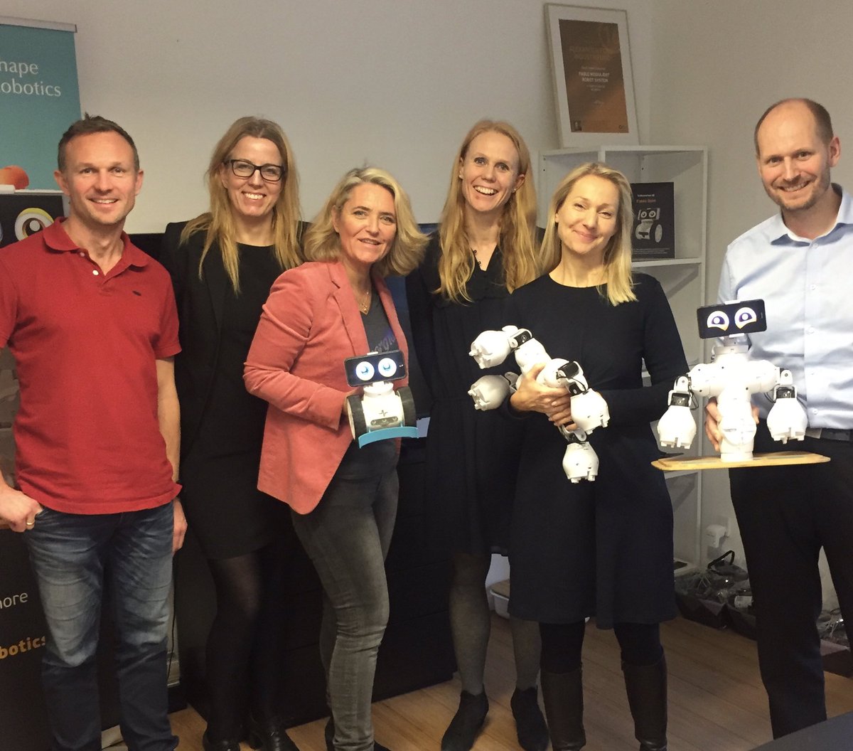 MetteLITB's tweet photo. Problemløsende, innovativ, kreativ og kritisk. Med meget engageret @P_Schnoor på tur i #codingclass og @ShapeRobotics Og Pernilles tilgang svarer godt til hvad @ITBranchen tror skal være en del af #21centuryskills og #nytitfag #teknologiforståelse @alternativet_ #codingclasscph https://t.co/yMseIuZKGz