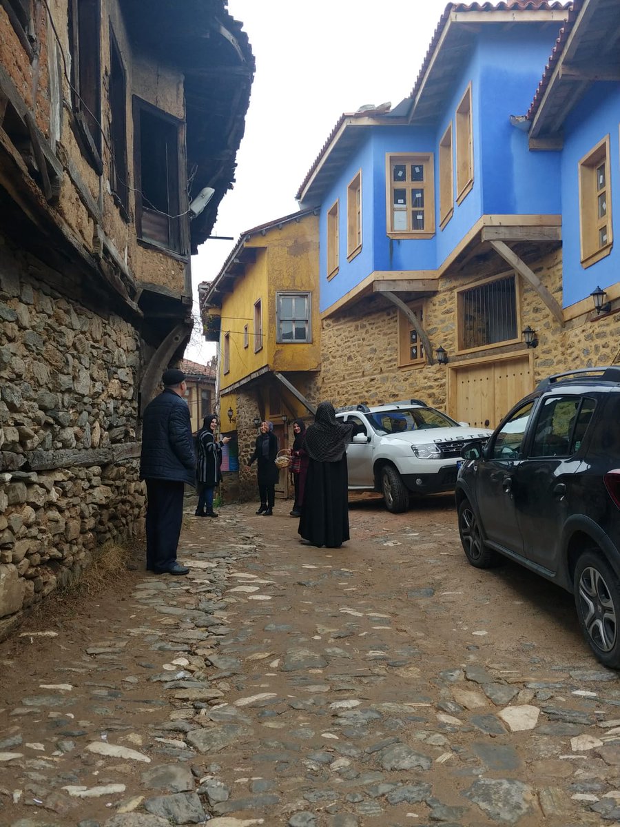 medipolmezun's tweet photo. Derneğimizin düzenlediği Bursa Gezisi'nde mezunlarımız dopdolu bir gün geçirerek, diğer bölüm arkadaşlarıyla tanışma fırsatı buldu. Katılan herkese teşekkür ederiz 🙂
#medimed #medipolunv #medipolmezunlarderneği #medipolmezun #mezunlardernegi #bursa #tophane #cumalıkızık https://t.co/P4umuroXVJ