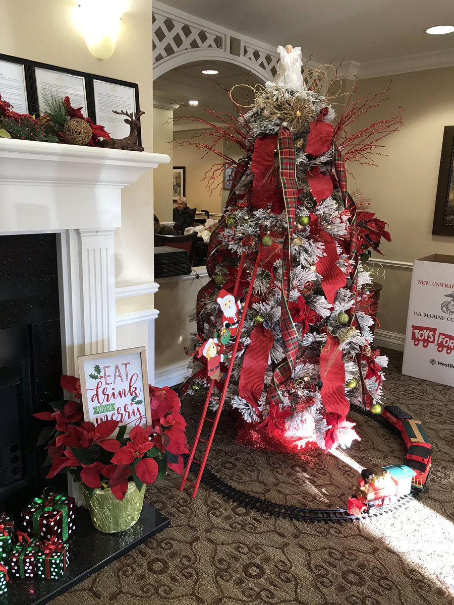 GeimerTina's tweet photo. Dunwoody BG is ready for Christmas. https://t.co/x9iBzuCt1U