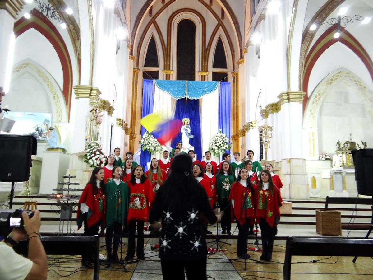 VigiasDel's tweet photo. ¡Y llegó Diciembre! y como no recordar este hermoso proyecto que hicimos realidad en 2016. ¡De Regalo! Una Navidad Tradicional, proyecto en el cual se buscó recopilar la memoria colectiva de la navidad chinchinense.
@mincultura @GoberCaldas @Chinchina_Alc 
https://t.co/NRhYztBaZn https://t.co/y3vRiyrLqk