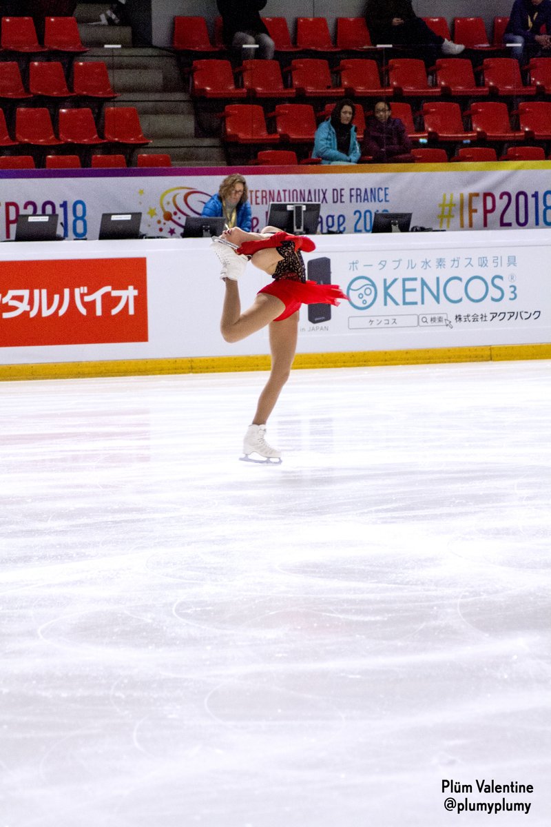 plumvalentine's tweet photo. ladies's sp practices - 23NOV2018 #AlexiaPaganini #IDF2018 #IPF2018 #GPFigure https://t.co/xxYqj6l5et