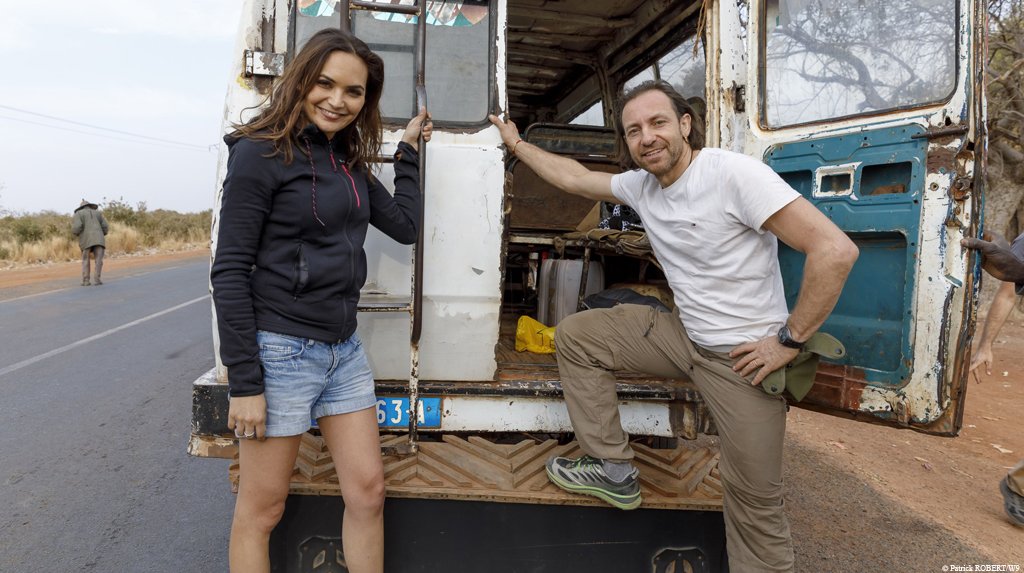 W9's tweet photo. Embarquez avec #ValérieBègue et @P_Candeloro direction le Sénégal ! 
Perdus au milieu de nulle part c’est mercredi prochain à 21:00 sur @W9
#PAMDNP https://t.co/80KCdTO91W
