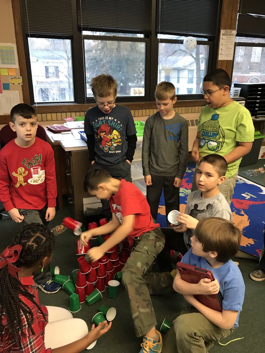 Lyons3rdGrade's tweet photo. Christmas cup challenge https://t.co/tgnCIcIT6K