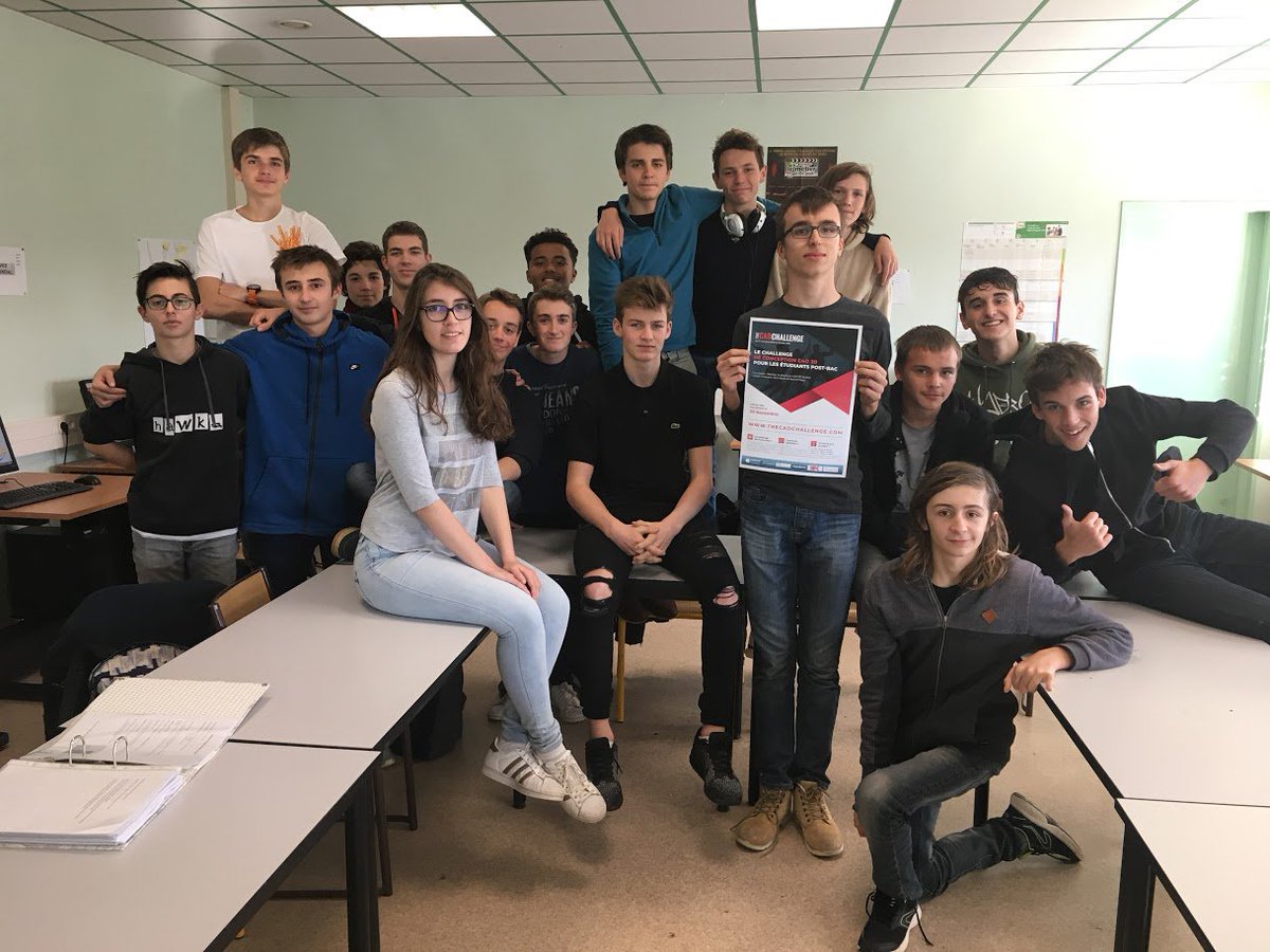 2DICAP83's tweet photo. L'équipe 2DICAP en participation au concours #CADchallenge2019 avec @cadenasfrance et @visiativ !! https://t.co/DfGiBn5fc0
