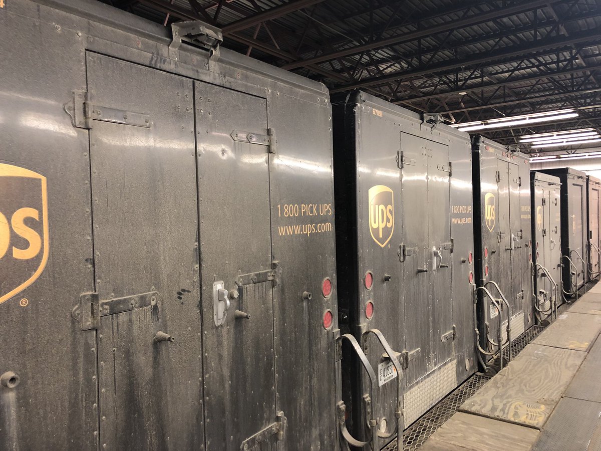 King529S's tweet photo. Closed door preload is a great way to start off peak week strong. 💪 #ups #StevensPointStrong @AdamCincotta @jcaldwell1995 @ZuikerPatrick @TimPope007 https://t.co/FY5UUDCEUc