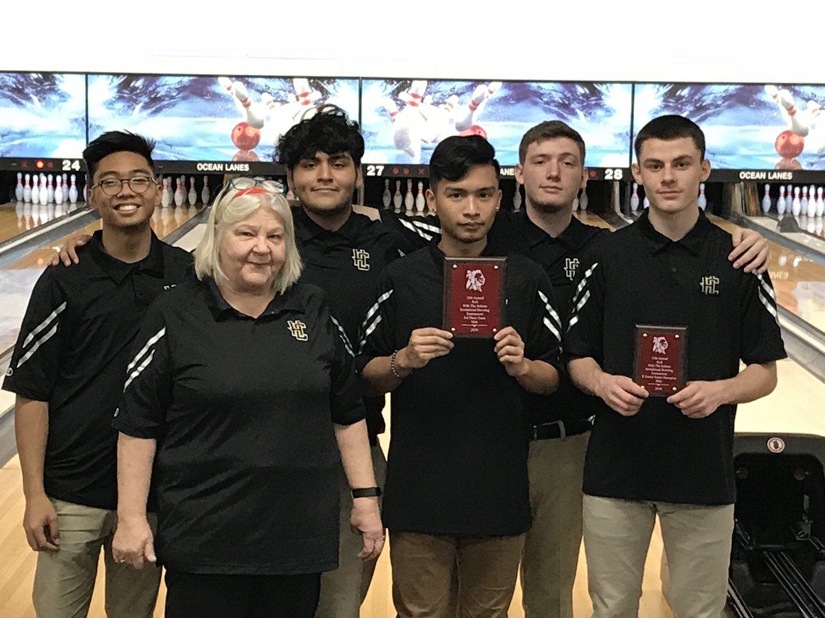 Hudsoncatholic's tweet photo. The boys bowling team continued its strong start! They placed 3rd in 22 team tournament over the weekend! https://t.co/8dPFhyeIWb