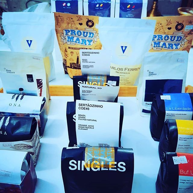 And they scream, "pick me! pick me!" ☝️☝🏻☝🏼☝🏽☝🏾☝🏿
.
#kopi #coffee #coffeetime #wholebeans #bijikopi #manualbrew #seduhmanual #seduhkopisendiri #seduhrumahan #SeduhUgal2an #NgupingKopi ift.tt/2USqSU9