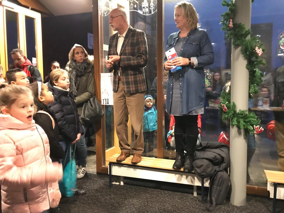 MSLveen's tweet photo. Opening voedselbankproject door vice voorzitter voedselbank Haaglanden, Henk Baars #voedselbank https://t.co/xlHRS46YCl