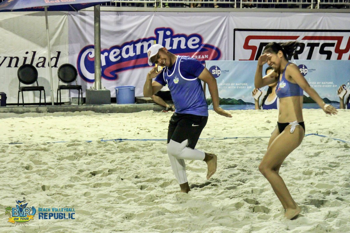 itscharosoriano's tweet photo. Pls next time let’s practice the right song, @johnvicdeguzman? 😂
Tingnan mo lumabas ang galing nina @AlyssaValdez2 at @kieferravena dito! 💃🏽🕺
Shoutout to mumshie @pemiebagalay03 & BVR 1 @rancelvarga! Promise next time gagalingan namin ni John Vic 😜😂
#BVRDecemberOpen https://t.co/ZfJBgNT1Ug