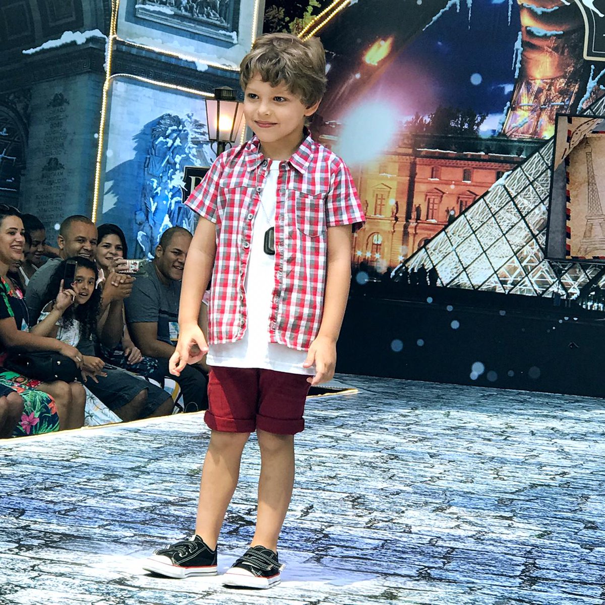 tessmodelskids's tweet image. 🎄⚠🇫🇷  ALERTA RESUMÃO CATWALK BRASIL NATAL EM PARIS 🇫🇷⚠ 🎄

Para iniciar os desfiles de domingo, o lindinho @kauancegliooficial esteve de volta! Ele arrasou ❤

#CatwalkBrasil #NatalEmParis #MaxFama #TessModelsKids #EscoladeModelo #Moda #Fashion #Desfile #AgênciadeModelos