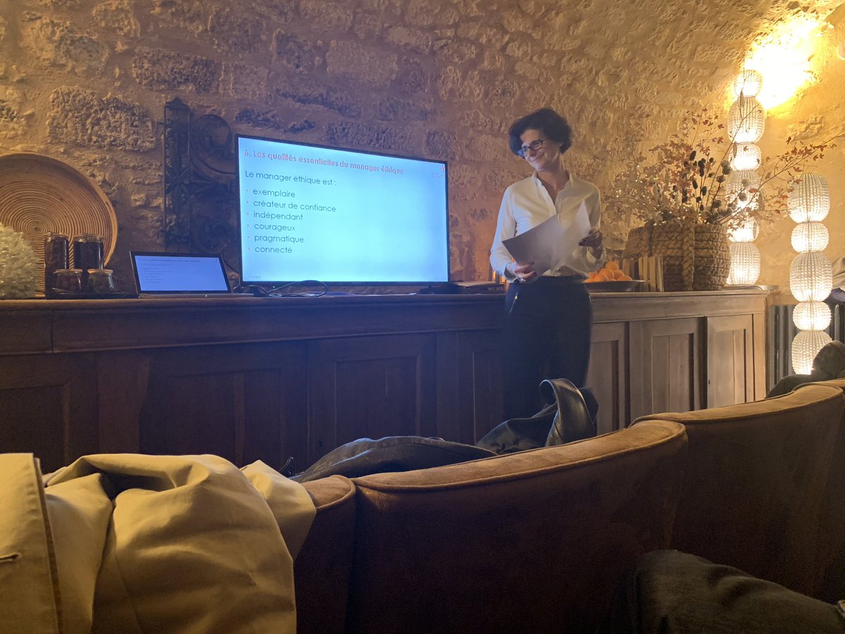 PerigordCjd's tweet photo. Conférence sur le thème « Éthique et Management », merci à Marie-Laure MEUNIER conférencière hors pair qui exprime parfaitement comment manager l’éthique et en faire un levier de confiance et de performance dans votre entreprise.
Merci aux JD’s pour leur présence en grand nombre! https://t.co/Yd5Anujk6N