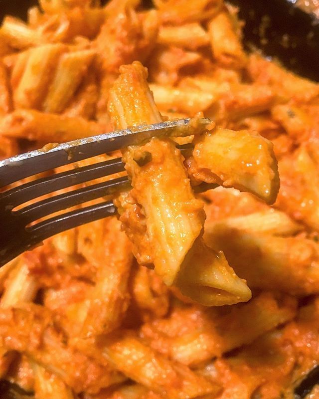 BRsKitchen1's tweet photo. P A S T A 🌟 P A R T Y 
Everyone needs to try this penne alla vodka from @thatpizzaplaceinlevittown some of the best vegan pasta we’ve ever had!
•
•
•
•
•
#BRskitchen #BnRtsy #instalike #bloglife  #bloggersofinstagram #instablog #love #instagramme… https://t.co/jnL0s3sroF https://t.co/YoEs1nNIu4