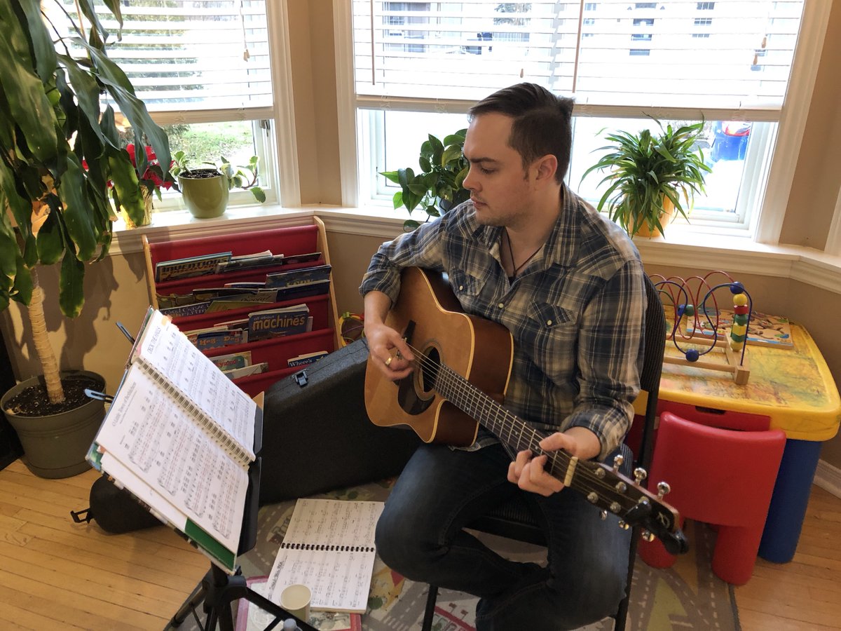 DrNeilDC's tweet photo. Our musical entertainment by today thanks to @coreybrouwer !  Beautiful Christmas music 🎄🎸❄️👍 https://t.co/MdqeIOoGRU