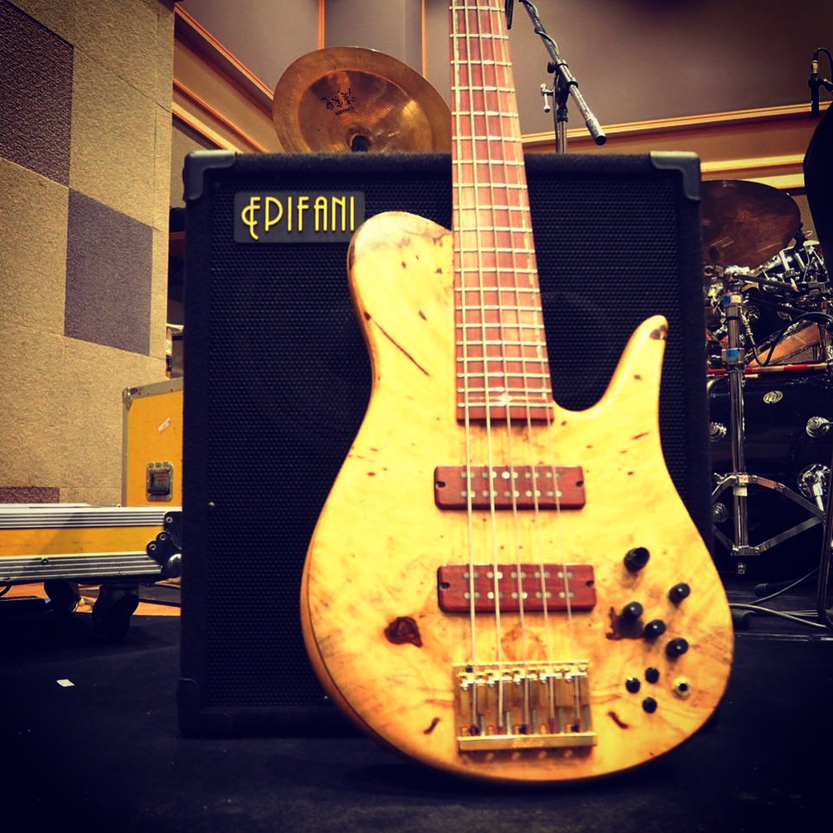 EpifaniAmps's tweet photo. ๐ธ by @phankybass
ใปใปใป
#Epifani #LegendarySound #ModerClassic
#foderabass #foderabass #foderaartist #bassamp #electricbass #bassist #baixo #bassguitar https://t.co/mkYIqMujF3