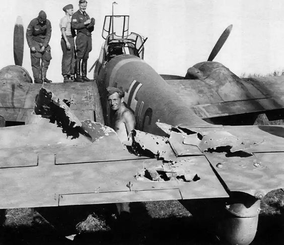 Немецкий истребитель Мессершмитт Bf.110G-2 из II./ZG1 со следами повреждений от советского зенитного огня на аэродроме города Николаева.