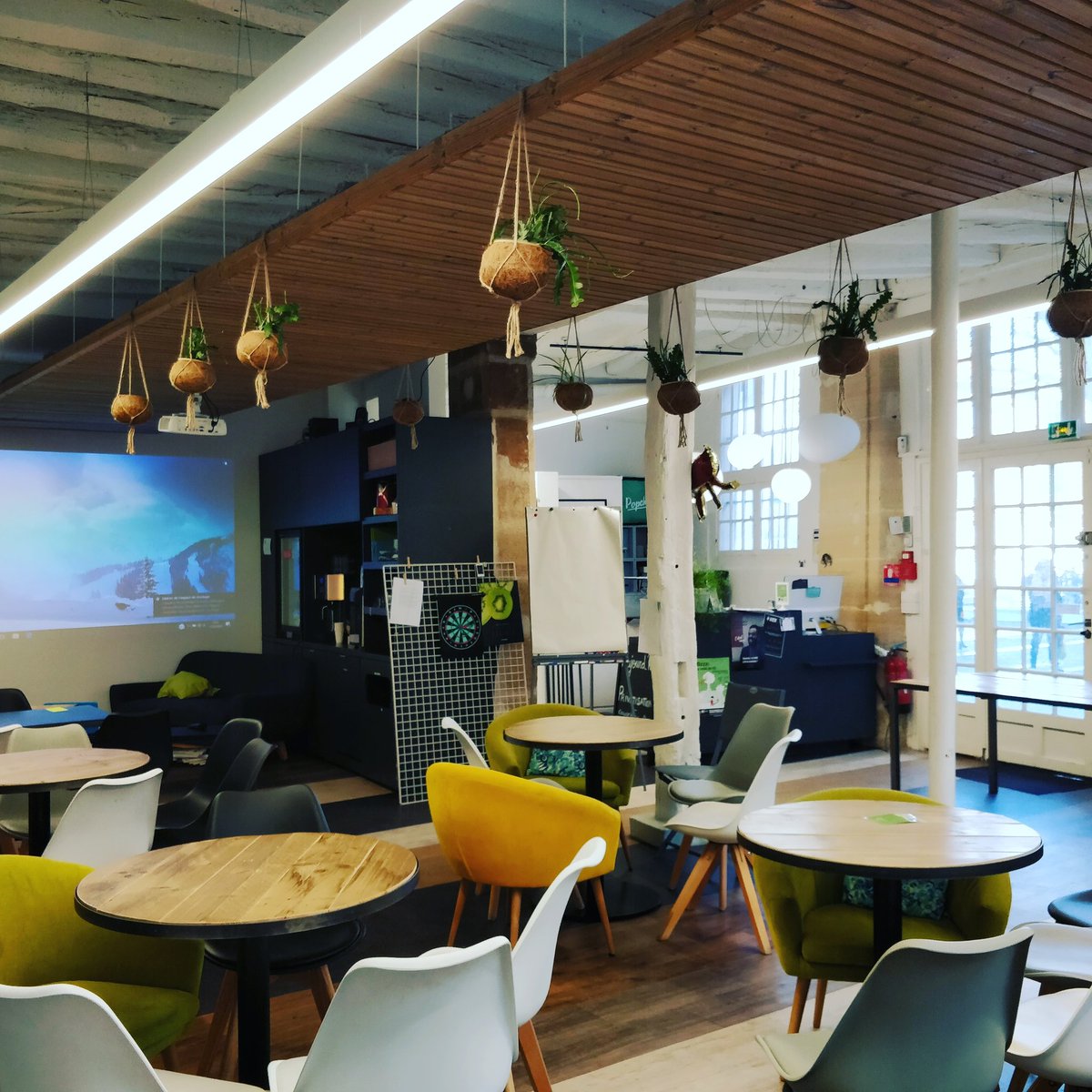 my_cowork's tweet photo. MYCOWORK BEAUBOURG
Encore une nouvelle implantation de notre espace de #privatisation caméléon 😉
https://t.co/mqwuuJhJhq
#coworking #paris #salledereunion #cowork #coworkingspace #cafewifi https://t.co/kbj8h4kOWr