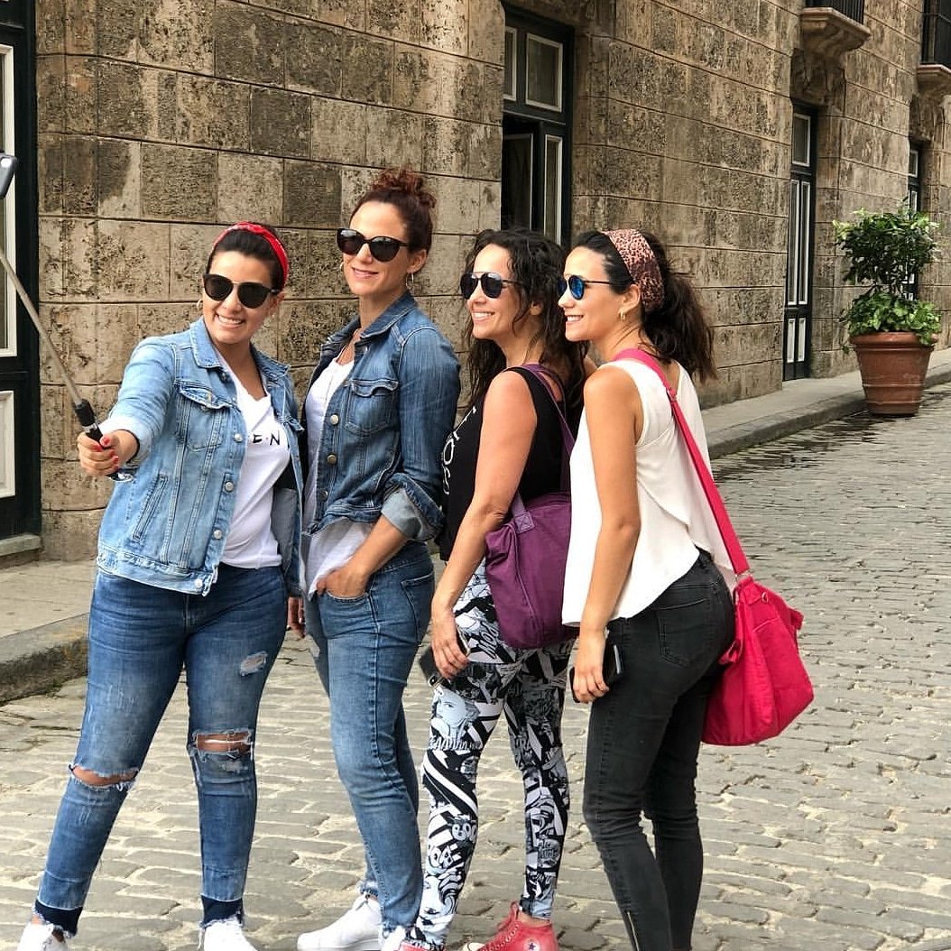 VillalobosErika's tweet photo. ¡Hoy a las 11:00 AM en vivo por @accionwm! Más #Imperfectas que nunca... 🙋♀️🙋♀️🙋♀️
#ProgramaWeb #Mamás #Viajeras @alexandragrana @FiorellaMilla @sandyllosab https://t.co/i587lSlkW2