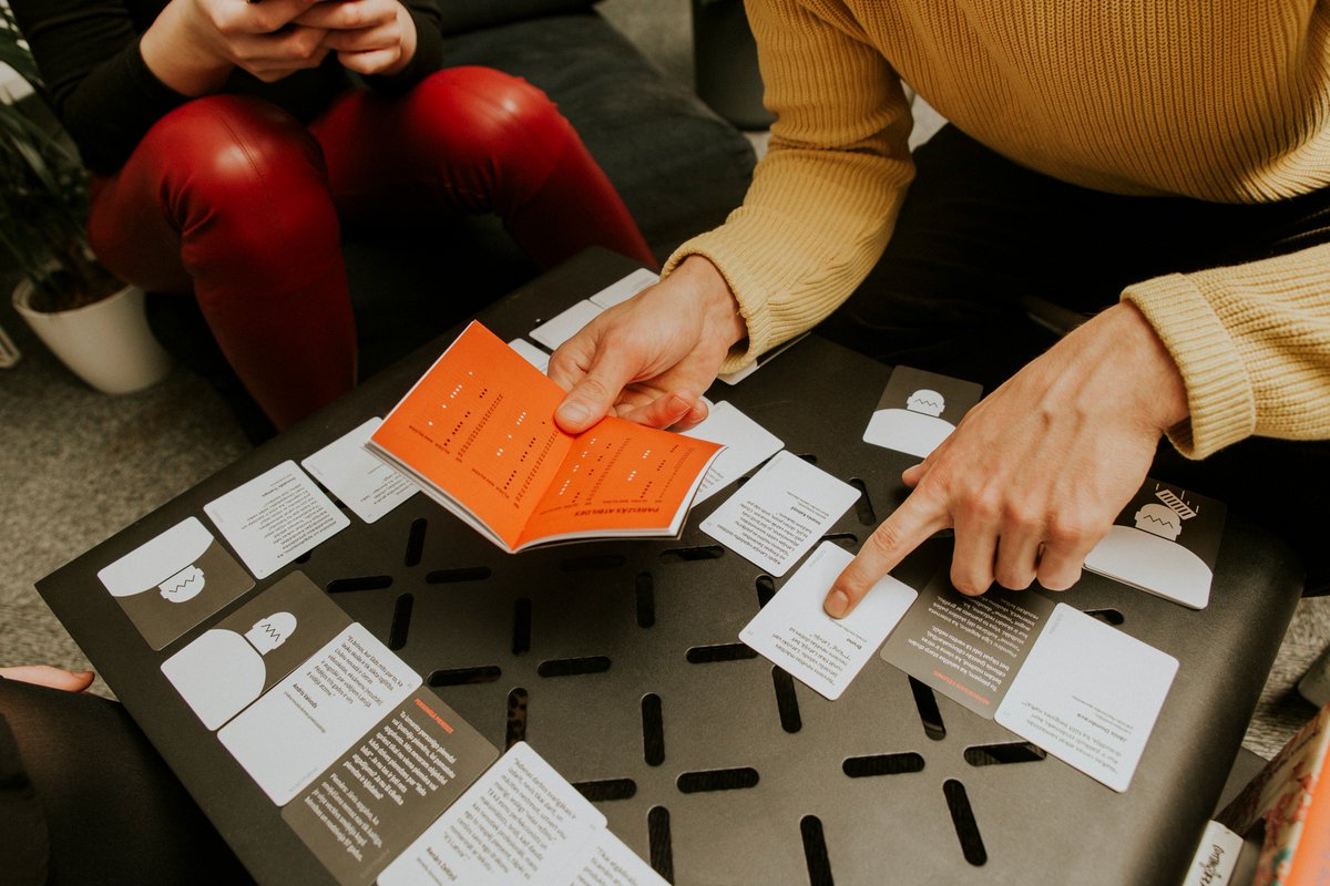 Uzdāvini sev vai draugiem iespēju iemācīties atpazīt loģikas kļūdas, spēlējot galda spēli "Populists". Spēlē, attīsti kritisko domāšanu un smejies, lasot kļūdas, ko reiz pieļāvuši sabiedrībā pazīstami cilvēki. Vairāk info: quotudoma.lv