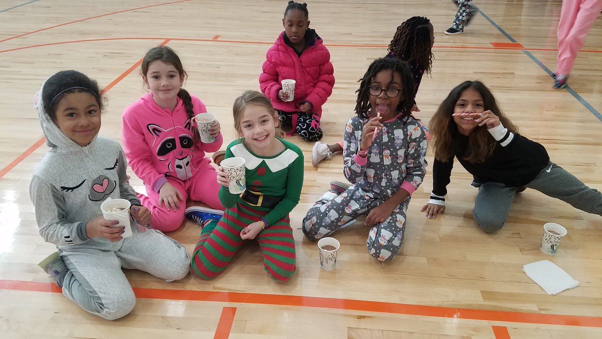 TeamDurand4's tweet photo. Celebrating positive behavior with these amazing Rockets! @TeamDurand4 #EngagecreateSOAR #Hotchocolateandmovie https://t.co/ZjAVvkFePX