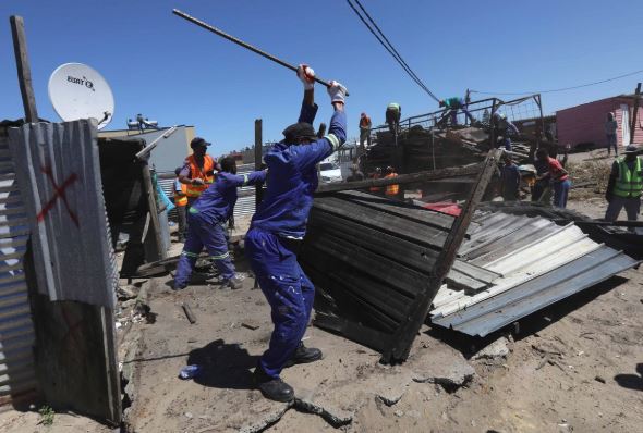 witness_radio's tweet photo. States must ensure that individuals, groups and communities are protected from #LandEvictions during the period that their particular case is being examined before a national, regional or international legal body.
#UNguidelines
#ForcedEvictions https://t.co/XdClwQcMEG