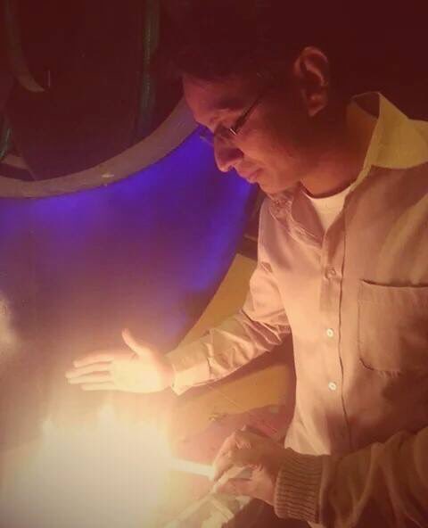 MR_faysu's tweet photo. Peshwar shudha s izhare yakjheti k leya Gulshan e hadeed chorangi per shame (candles) roshan ki #APS16DEC2014 https://t.co/hJ8SZoLx2x