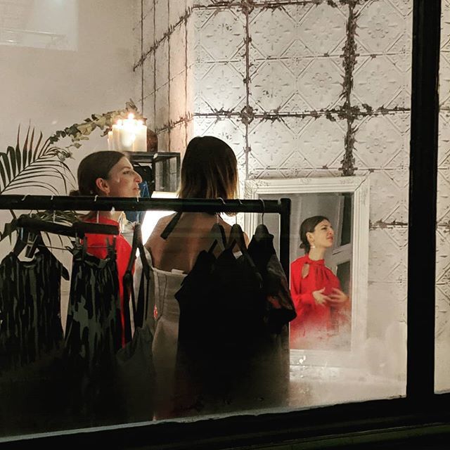 Lovely evening @atelier_eren - beautiful and sustainable fashion. In the company of <a href="/cubooni/">CuBoy</a>  and <a href="/jamescwilkie/">أقـــوى العـــروض</a> - #arthinkfactory ift.tt/2EynF7q
