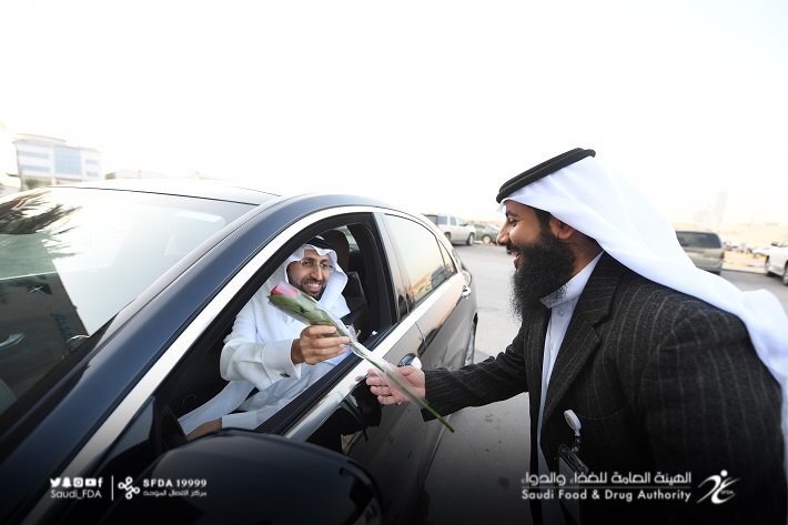 Saudi_FDA's tweet photo. تعزيزًا لأهمية الأنظمة المرورية وسلامة الطريق؛ نظَّمت #الغذاء_والدواء حملة توعوية بالسلامة المرورية لمنسوبيها. https://t.co/JcKVcbi7kR