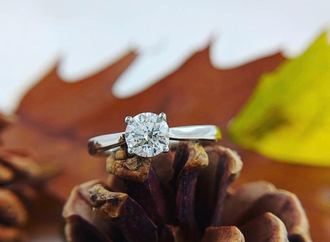 ⁣Our Best selling Open Tulip Solitaire remains a classic choice throughout every season. #zelley
