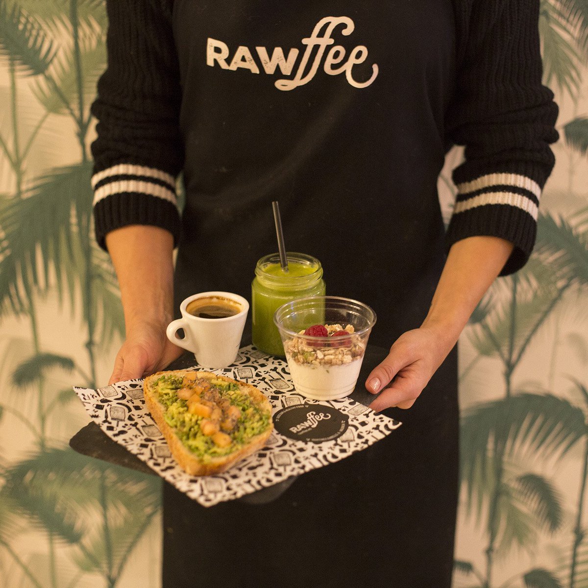 rawffee's tweet image. Brunch in Rawffee!! #Valencia #nicetogreenyou #FelizLunes #juicebar #brunchtime #coldpressjuice #coffeetime
