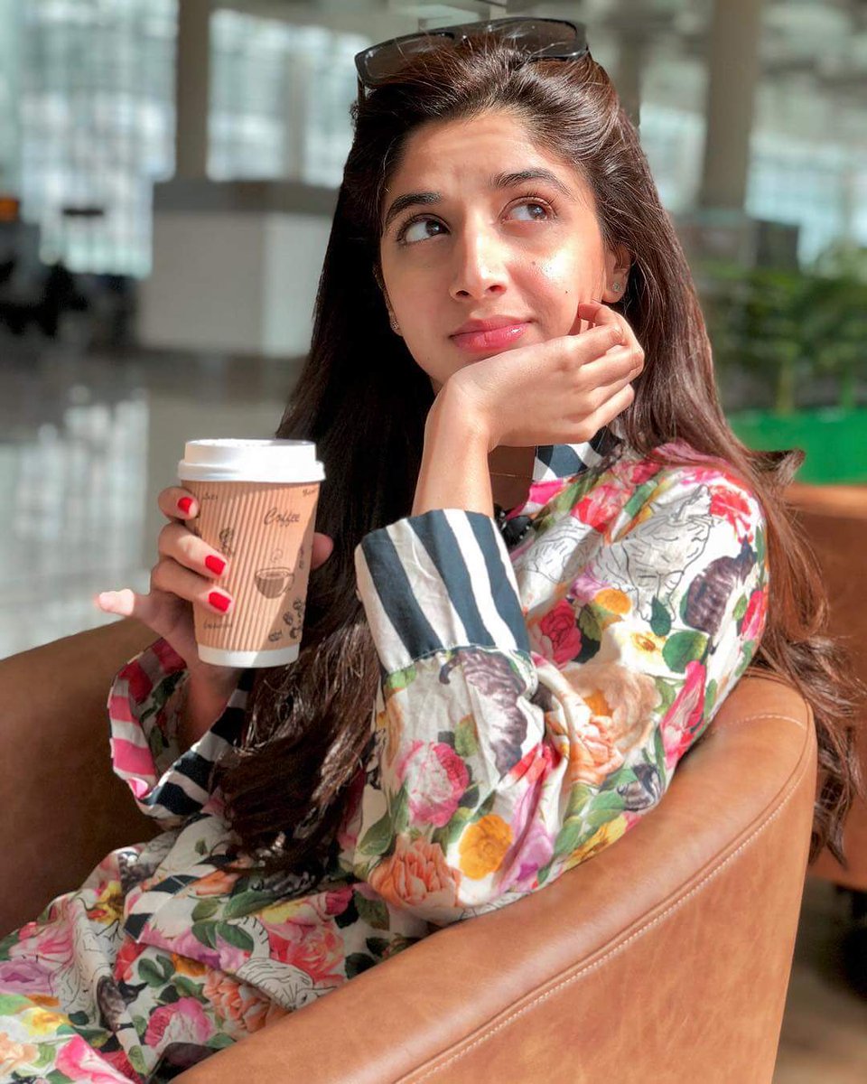 MoizAliQureshi4's tweet photo. A Contemplating girl:
For the sun reminds us,
Every time it would rise,
In order to shine for the world,
you must & must burn on the inside๐ฅ
@MawraHocane
#hardworkONLY #persistenceprevails #MawraHocane https://t.co/7WOoeVwDFF