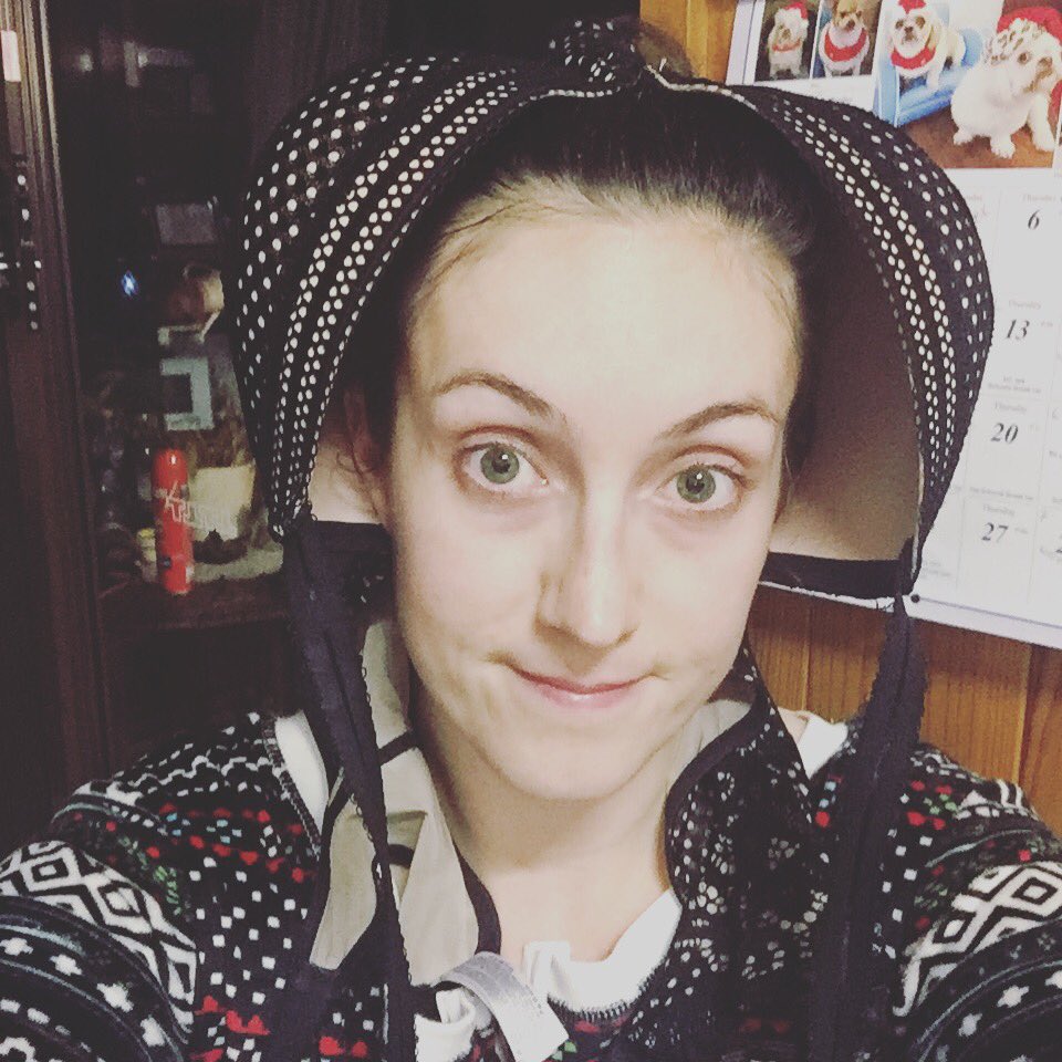 jessrileyactor's tweet photo. When your cousins bra looks like a bonnet from the 1900’s 🤣 any excuse to dress up #dressup #sillies #bra #actorlife 
.
.
.
.
.
#family #love #homefortheholidays #cousins #cousinlove #crazy #foreveryoung #prank #dressups #costume #actress #actor https://t.co/SOr6OBVKWM