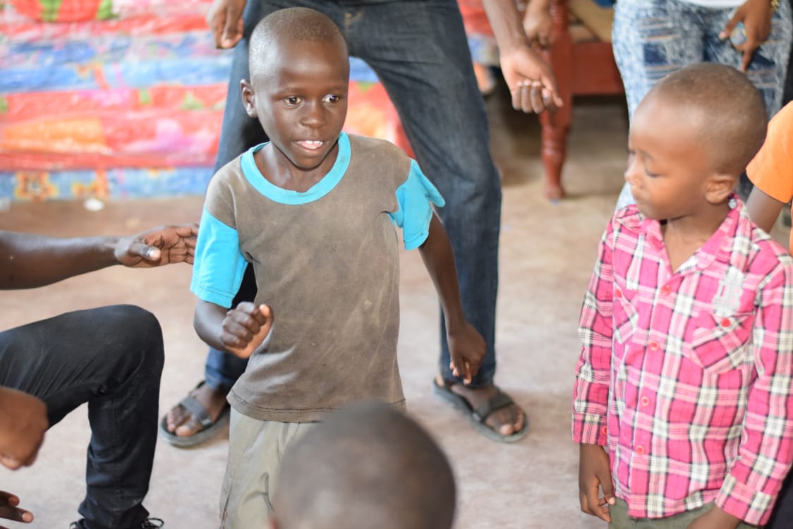 THETOMORROWCHI1's tweet photo. X-mass came early for the kids at Future hope childrens home miritini.
#supportachild #stompoutloud
#sharethehappiness
#createasurroundingfitforthetomorrowchild
#BLF
#Loadeduptotheworld
#Tomorrowchild #childsupport @THETOMORROWCHI1
@SACHYL @UNICEF @SavetheChildren @JustineRotah https://t.co/76fk6aZS1F