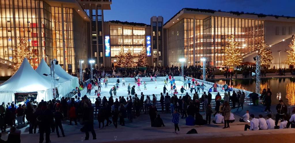 JohnTheGreek01's tweet photo. If you are visiting #Athens #Greece for #Christmas dont forget to pop by the Stavros Niarchos Foundation Cultural Center for some ice-skating fun...😍😍

#JohnTheGreek #ChristmasSpirit #IceSkating #Souvlaki #NaturalFlavours #StreetFood #VisitGreece #BeautifulGreece https://t.co/4CgG8gfm2u