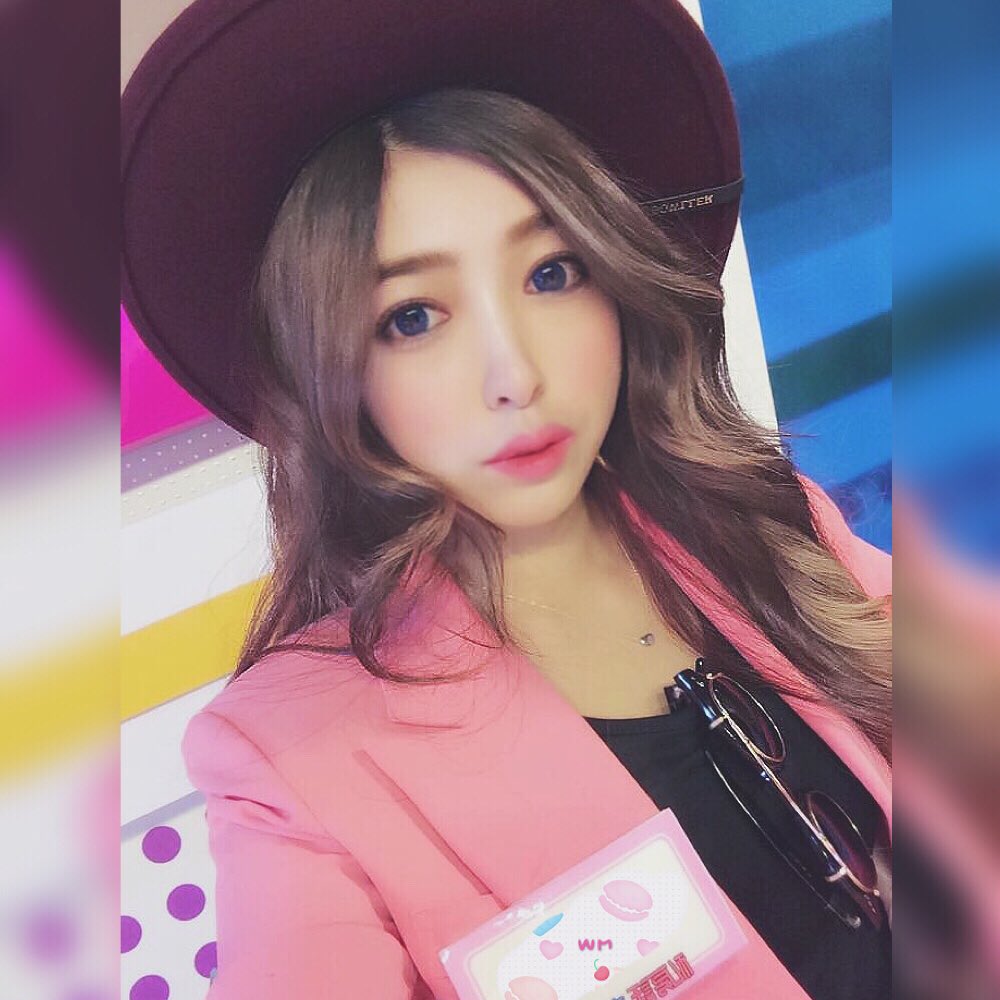 kivikeva's tweet photo. お久しぶりです(;_;)
若神子美々です!
2019年、頑張ります!
またあたしのことをフォローしてください👄
#自撮り #selfie #セルフィー #モデル #メイク #生放送 #若神子美々 #ブロガー #blogger #自拍 #錄影 #bowller #gentlemonster #ootd https://t.co/pDspYOtf76