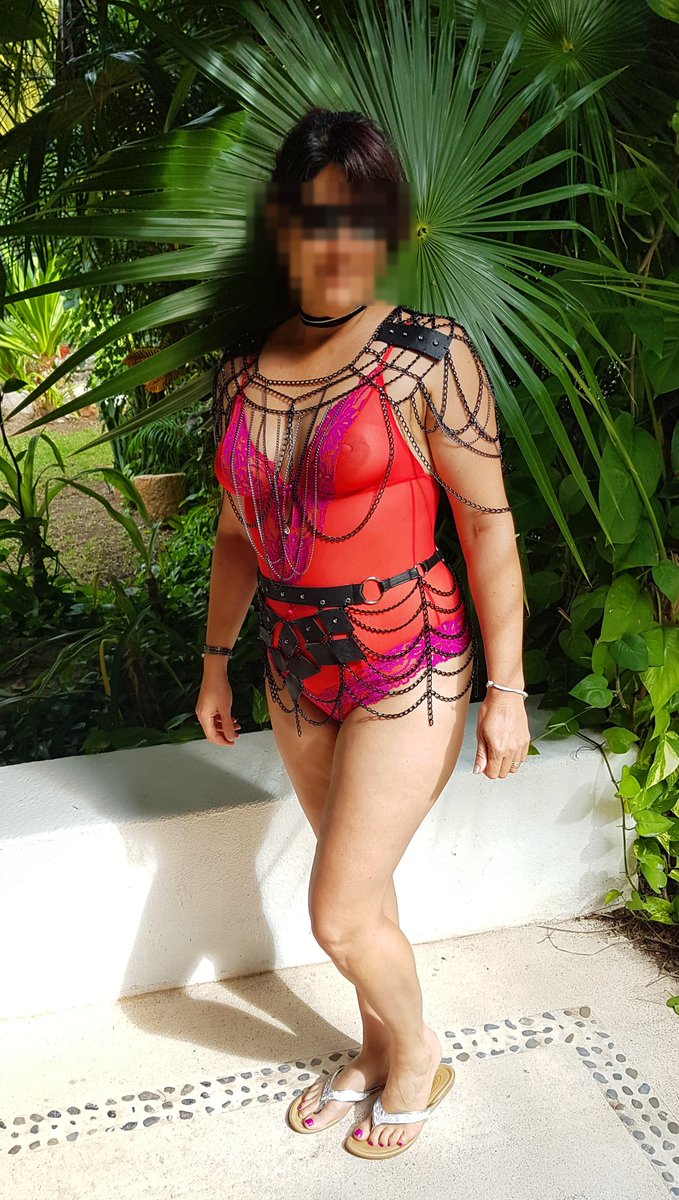 naughty3some's tweet photo. @OurNaughty
This is the chain gear from #DP2018 that you mentioned in your podcast. I finally found some better shots.
Taken out the front of our room (the hot tub is to the left of the photo). https://t.co/6WebPUc9Xf