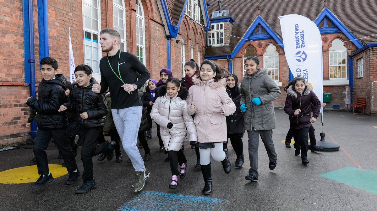 Sport_England's tweet photo. We've teamed up with @_thedailymile and awarded them £1.5 million of #NationalLottery with an aim of spreading the #DailyMile to every primary school in the country.

Read more 👇

https://t.co/fUBGw1wsou https://t.co/ZXWCIJ5Lg7