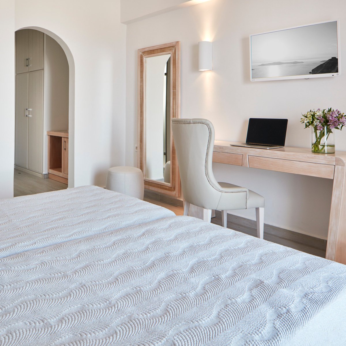 SantoriniPalace's tweet photo. Comfort southern hospitality at it's finest ✨
Find your ideal summer accomodation at https://t.co/auxaUWvlUA
#monday #travel #mondaymotivation #standardroom #comfort #minimal #santorinipalace #kdhotels #kdgroup #santorini https://t.co/FXoVJQpCJy