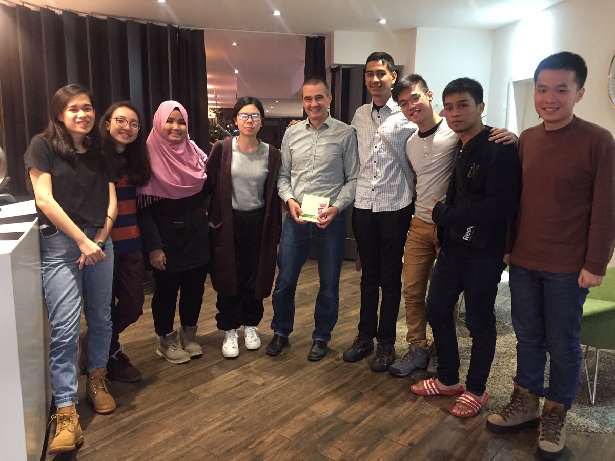 BusinessIn_ch's tweet photo. Merci à #pronoo @Swiss_Living et @smartlivinglab d’avoir accueilli des étudiants de #Singapour gagnants du national #environment award durant leur #cleantech tour de #Suisse https://t.co/IyWG6GDLld