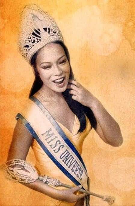 MuicoEdcely's tweet photo. 🇵🇭 PH NATIONAL FLAG COLORS ARE NOW COMPLETE! MISS UNIVERSE. 👑

Yellow - White - Blue - Red
Queens; Gloria, Margie, Pia and Catriona Elisa. 👑

#MissUniverse2018 https://t.co/SxZAuRw1rk https://t.co/hNeZQuLFjd