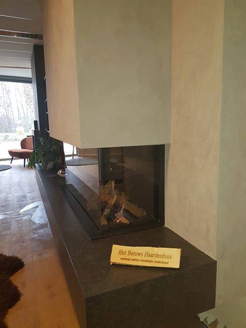 BranderNL's tweet image. Mark Verzijl (M.V. Stukadoor #Geldermalsen) stuurde ons deze fraaie foto's. Mark: 'In de showroom van Betuws Haardenhuis in Geldermalsen heb ik een gashaard gestukadoord. Daarna Brander Stucco Mat aangebracht. Kleurnummer: GB 07' Brander Facebook facebook.com/brander.nl @EPeschar