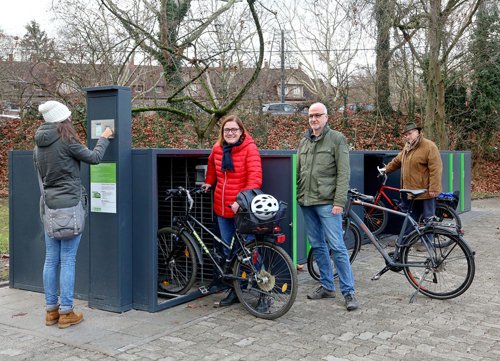 Zwölf neue Radboxen am Bahnhof #Durlach #Karlsruhe. Auch mit Steckdosen für E-Bikes. ow.ly/5cUV30mZ58O https://t.co/dVEr6WJOsf