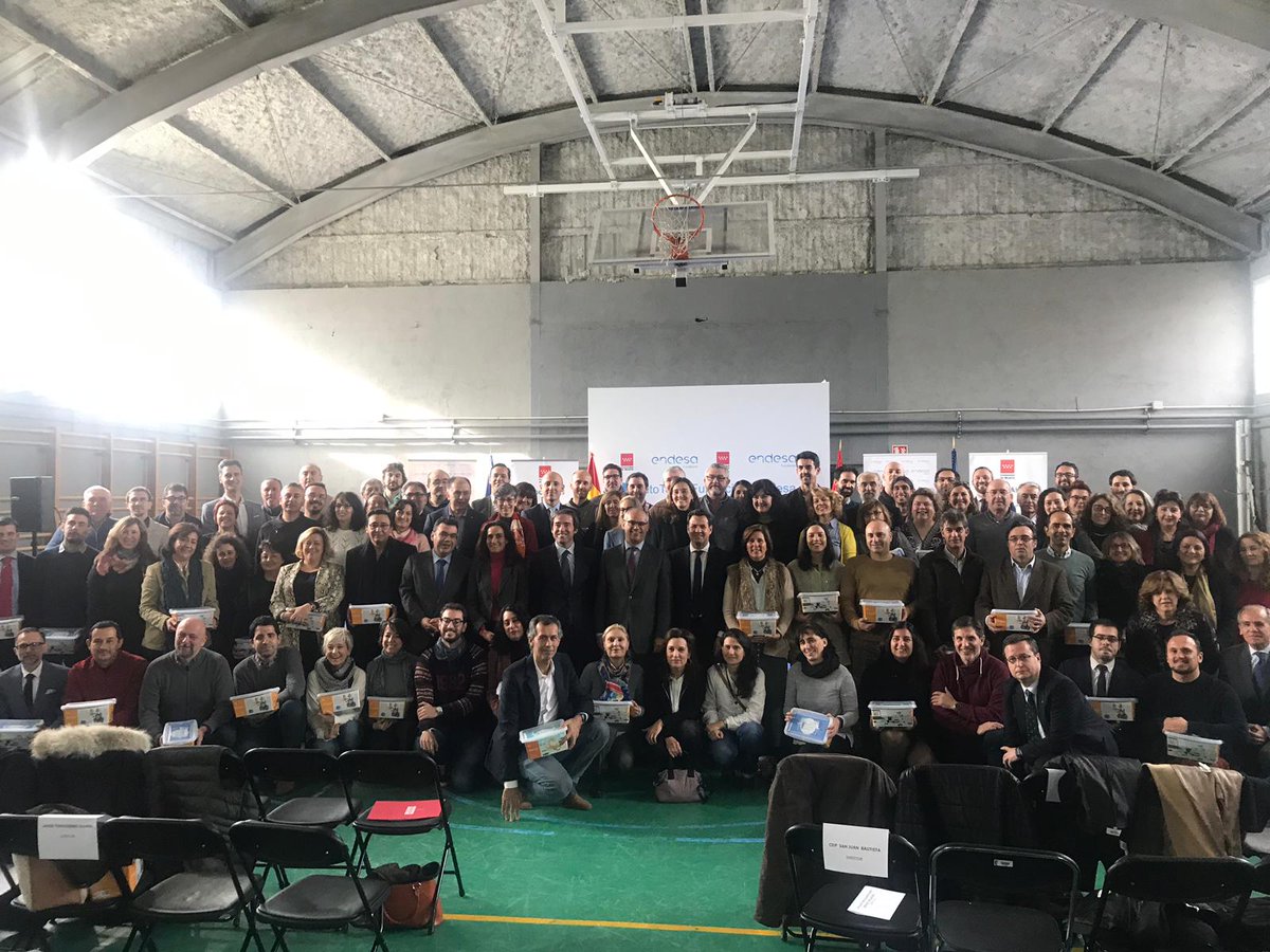 RetoTech's tweet photo. Foto de familia de #RetoTech 2019 (@ComunidadMadrid ). Muchas gracias a todos por vuestro entusiasmo. El #EspirituRetoTech es intenso en vosotros https://t.co/q0mz7vjDZz