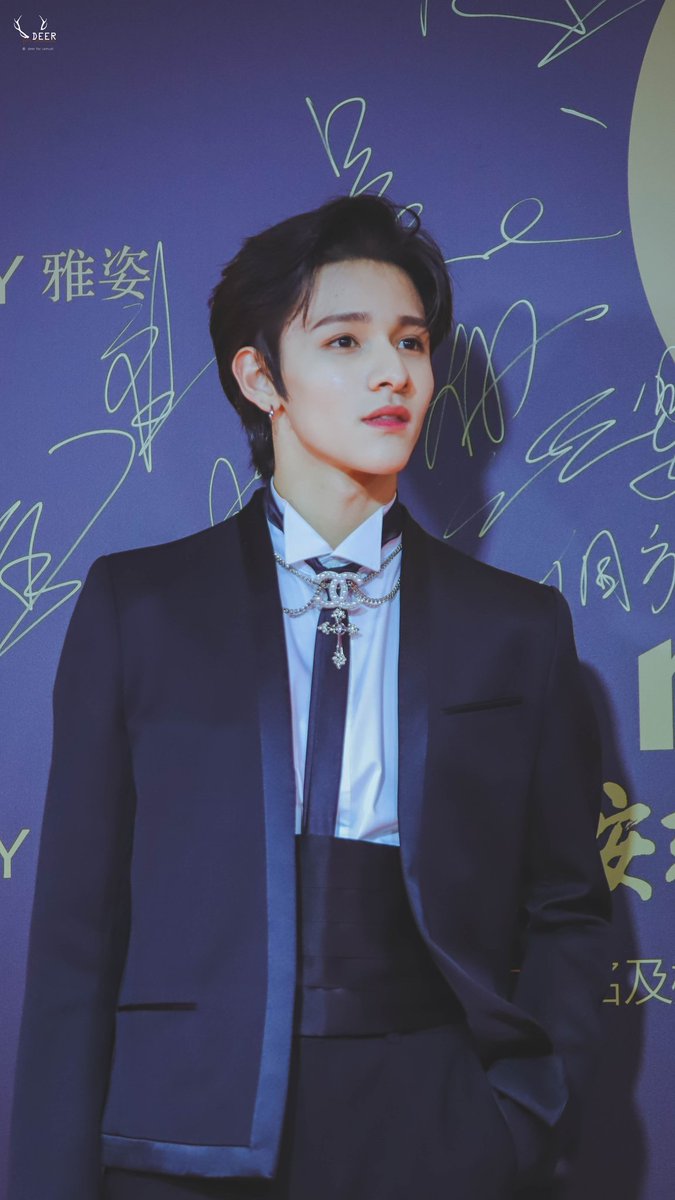 DeerMuel0117's tweet photo. 181217 嘉人中国风超级盛典
YOU ARE MEY JEWEL BOX

@bravepunch0117 
#Samuel #KimSamuel #사무엘 https://t.co/aX2Nsalh5c